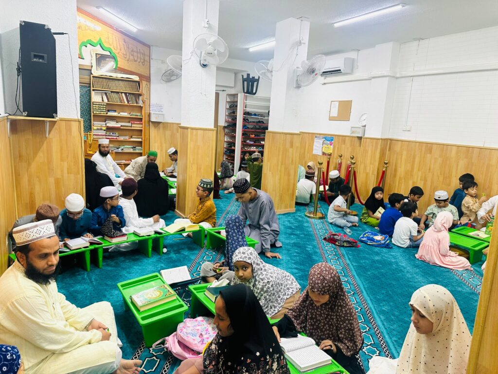 দারুল ক্বিরাতের আলোয় প্রবাসী বাংলাদেশি শিক্ষার্থীরা
